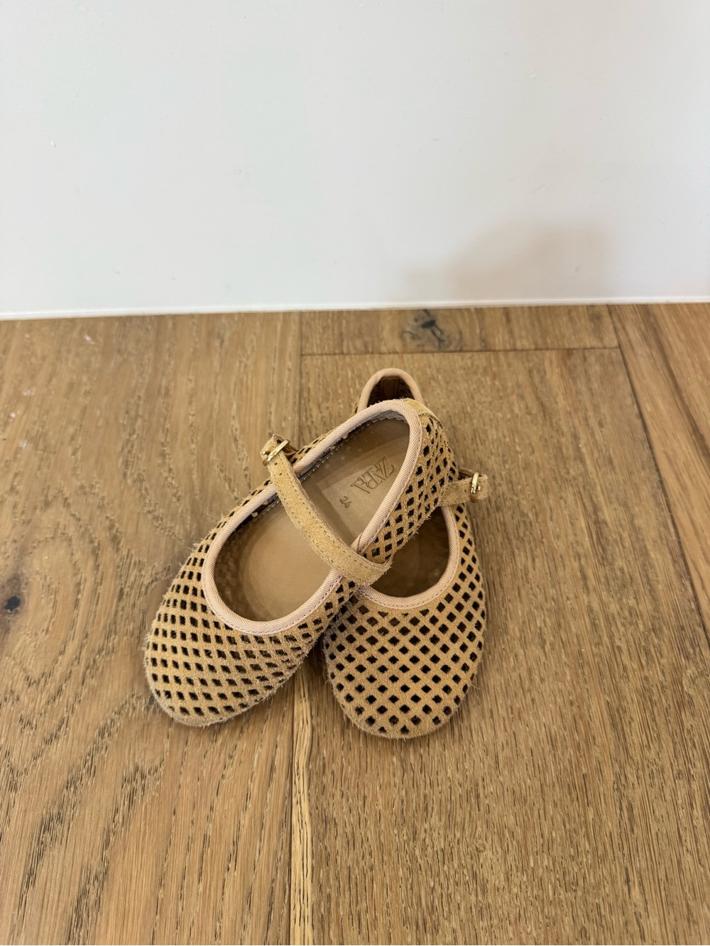 Zara sz 24 Mary jane flats